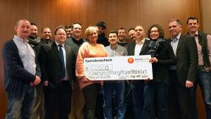 Mainlink überreicht einen Spendenscheck an die Strahlemann Stiftung